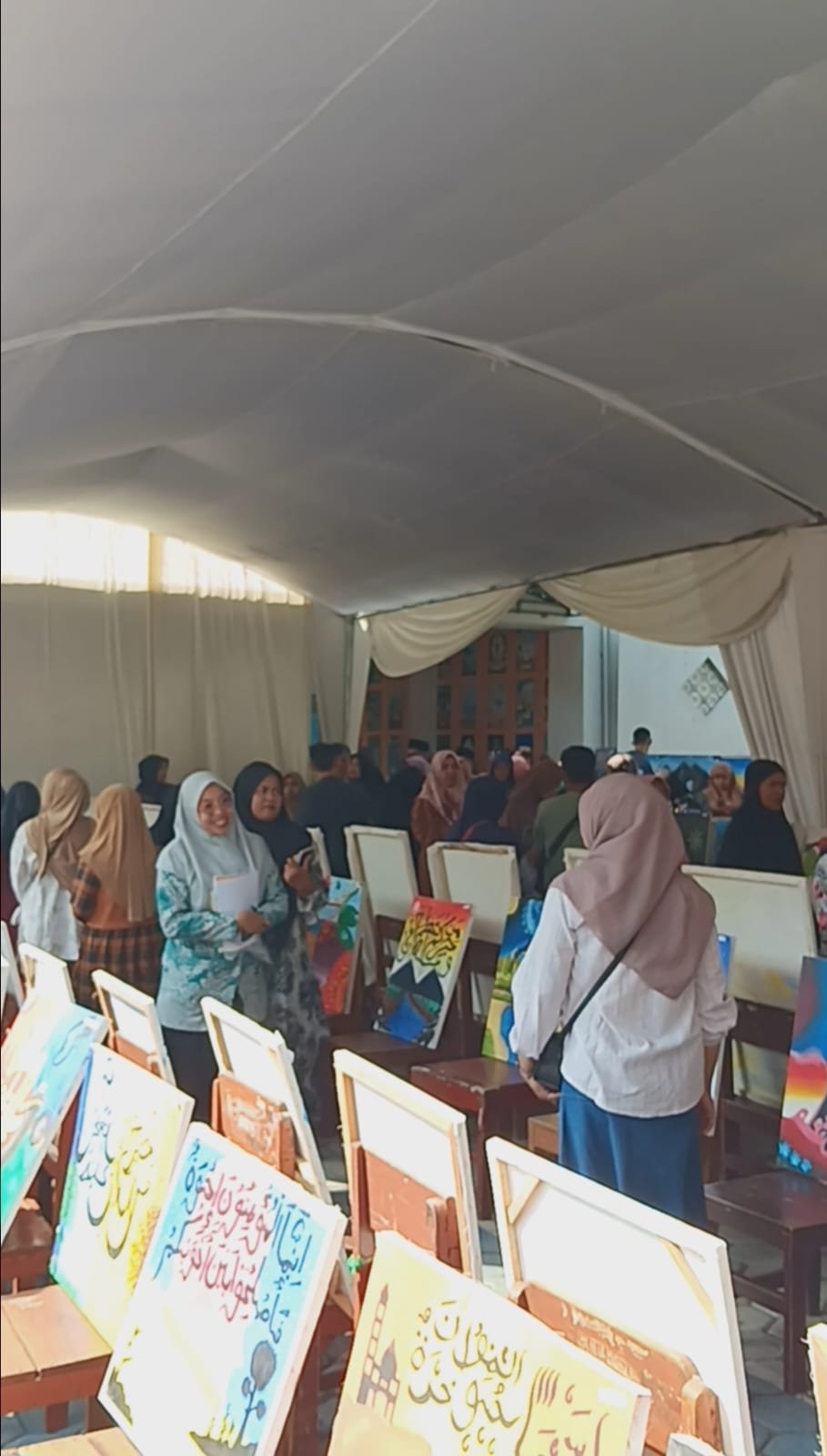 Pameran Lukisan Warnai Momen Penerimaan Rapor Kenaikan Kelas